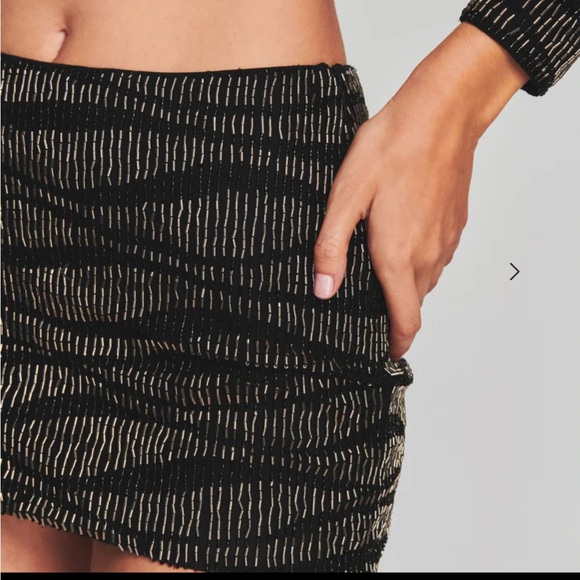 Retrofete Emory Sequin Tiger Stripe Skirt in Black Size Medium - Picture 3 of 5